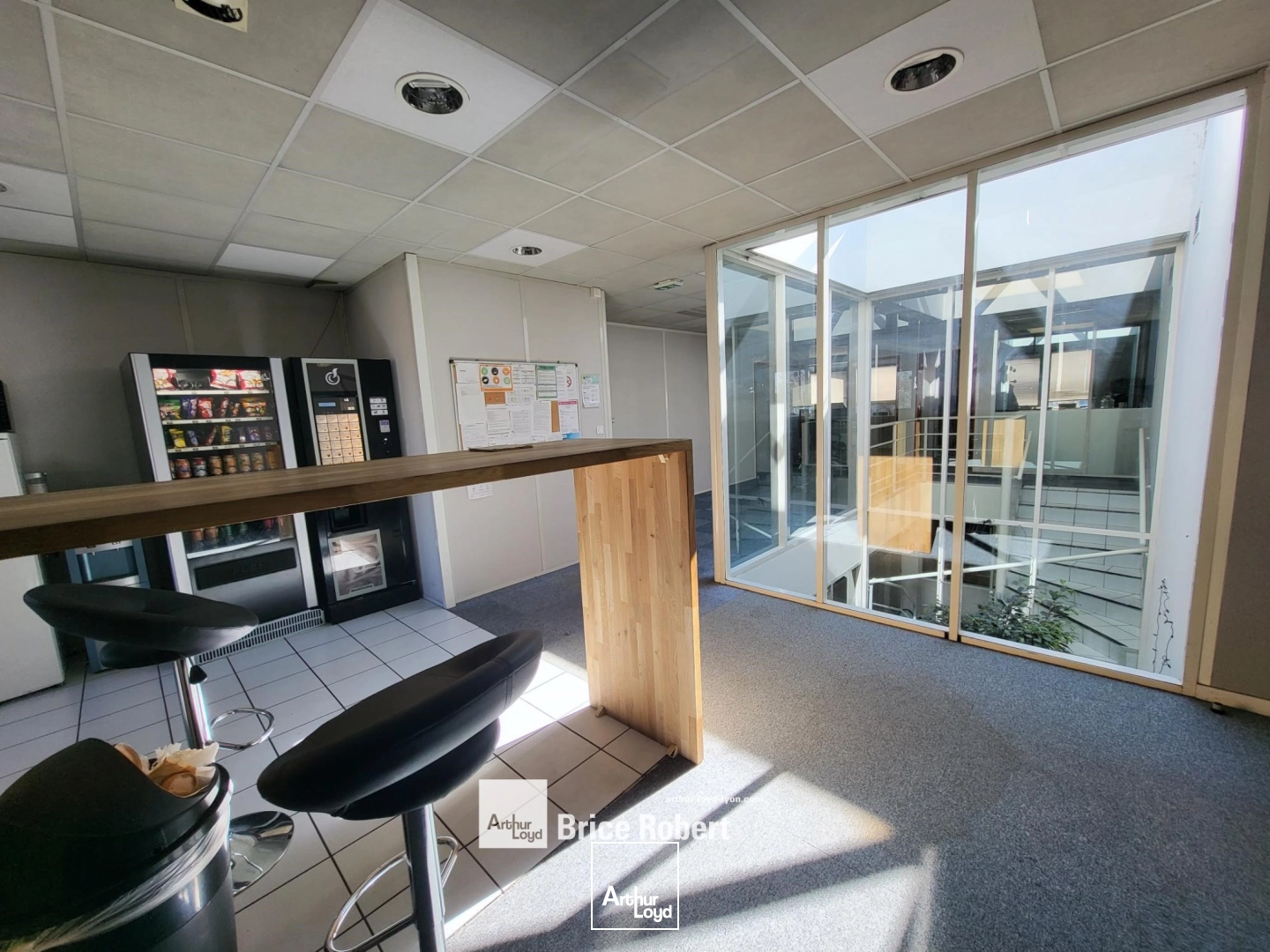 A louer - ZAC DU CHENE - Bureaux dans bâtiment indépendant - Bron