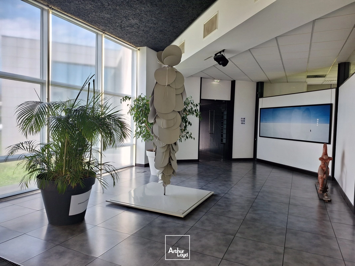 LOCATION DE BUREAUX A ECHIROLLES PARC SUD GALAXIE AVEC PARKINGS 