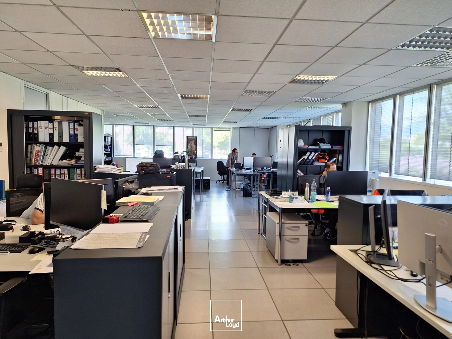 LOCATION DE BUREAUX A ECHIROLLES PARC SUD GALAXIE AVEC PARKINGS 