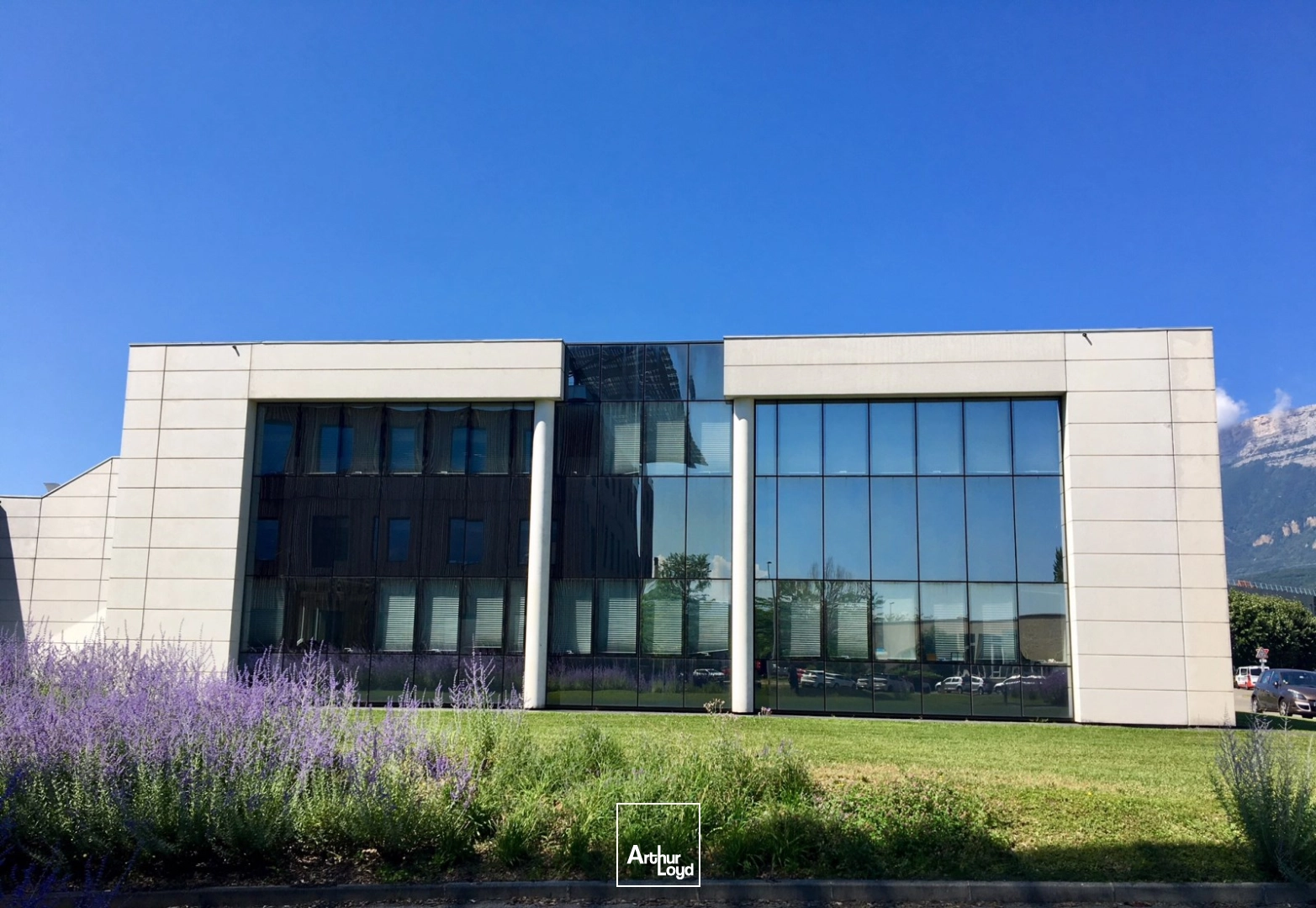 LOCATION DE BUREAUX A ECHIROLLES PARC SUD GALAXIE AVEC PARKINGS 