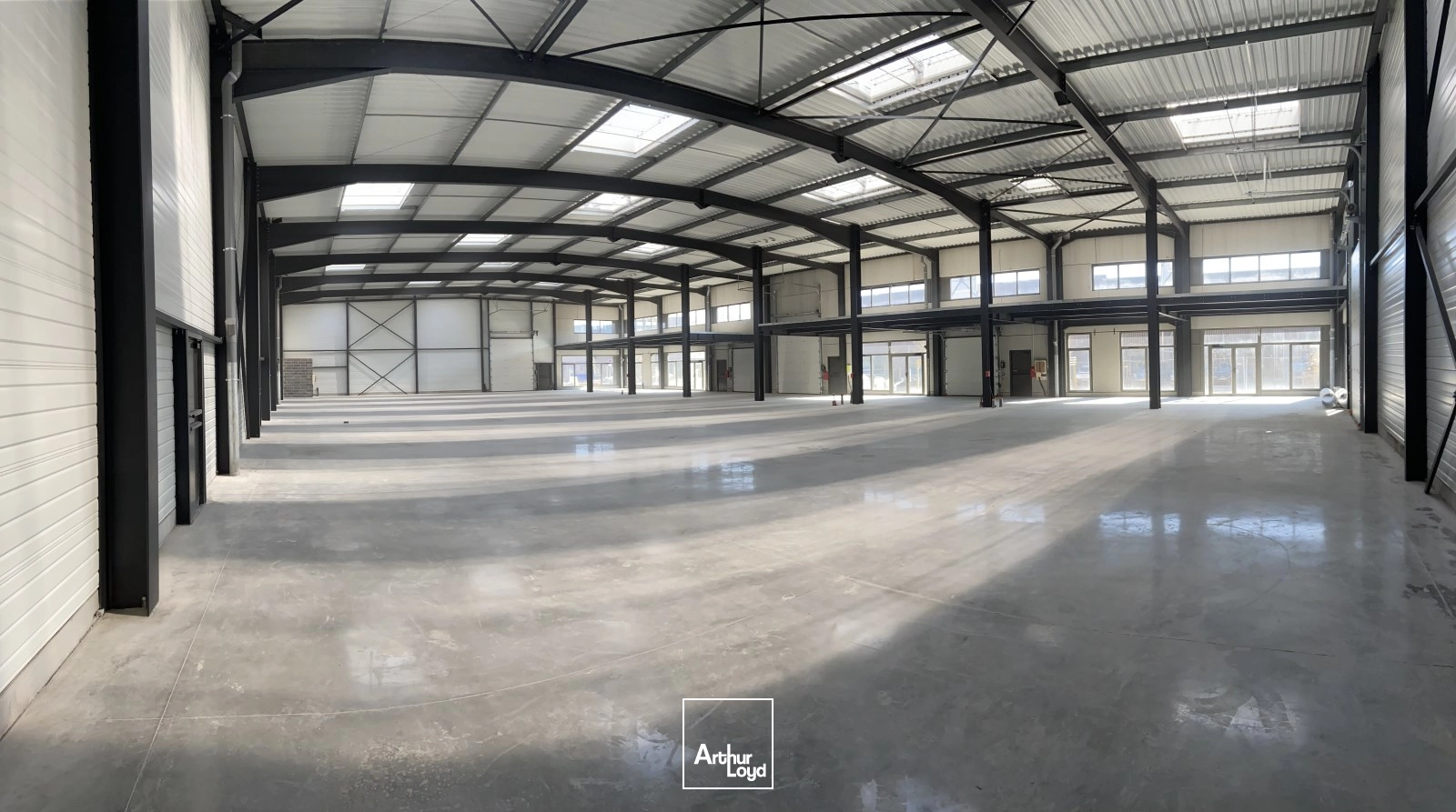 A vendre, à louer, locaux d'activités neufs, La Chapelle d'Armentières. 