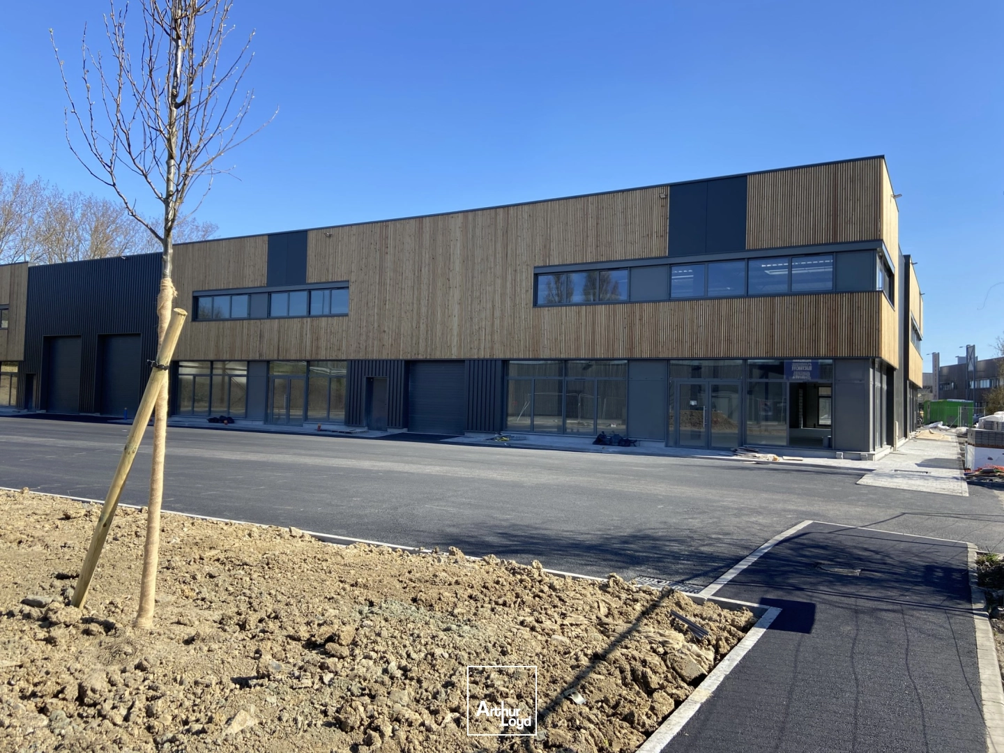 A vendre, à louer, locaux d'activités neufs, La Chapelle d'Armentières. 