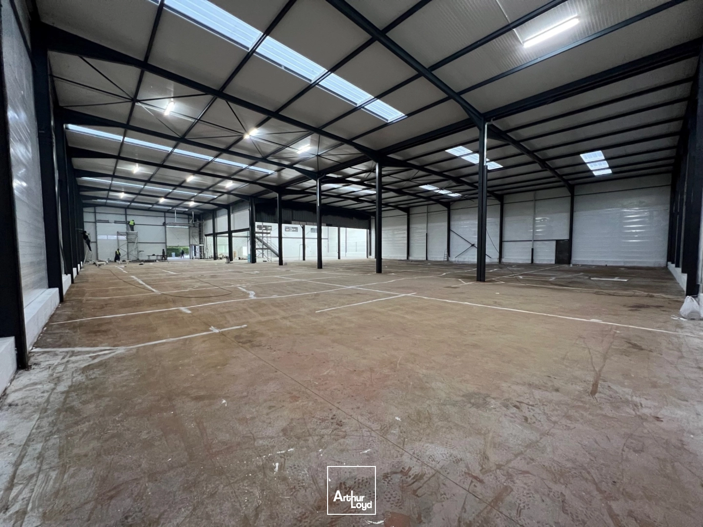 BATIMENT A QUAI RENOVE - STOCK EXTERIEUR - EXTENSION POSSIBLE