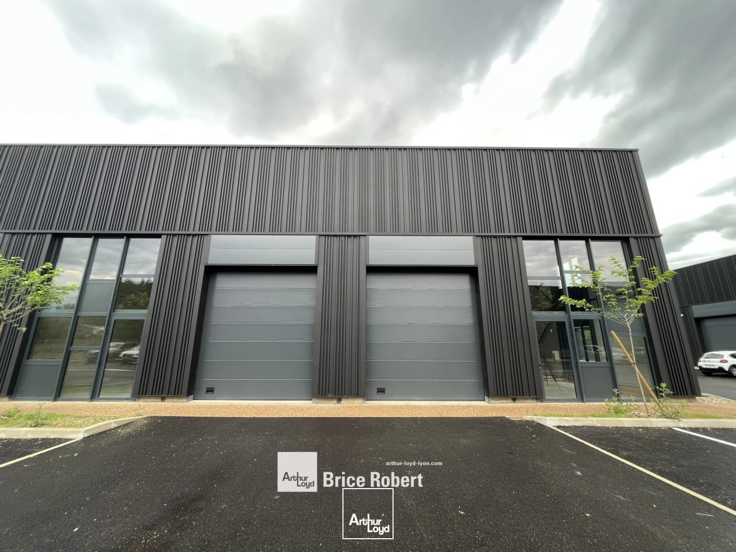 à louer - cellules d'activités - avec parking - Trévoux