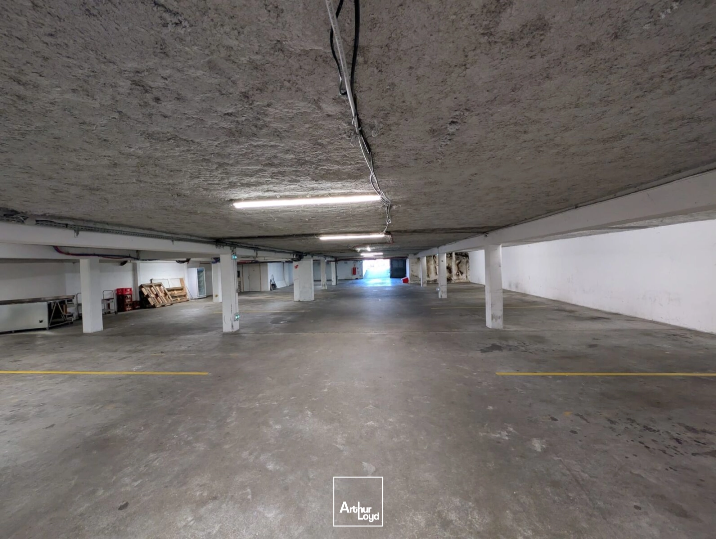 CESSION DROIT AU BAIL - BÂTIMENT INDÉPENDANT 1 204 M² - EXTRACTION / PARKING SOUS-SOL / ERP - PONTOISE (95)