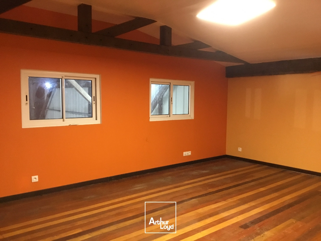 A louer Montsinéry Bâtiment 1000 m2