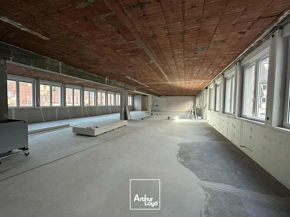 BUREAUX à LOUER de 928 m²