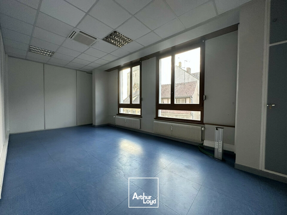 BUREAUX à LOUER de 928 m²