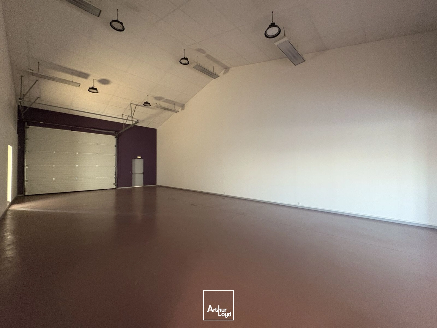 Cellule d'activités avec bureaux - 302 m2 - À louer - Saint Jean de Braye