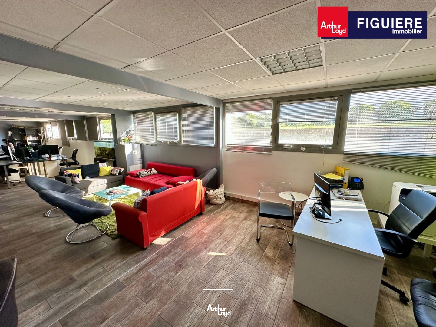 BUREAUX AVEC PARKING A LOUER PROCHE COMMERCES ET AUTOROUTES