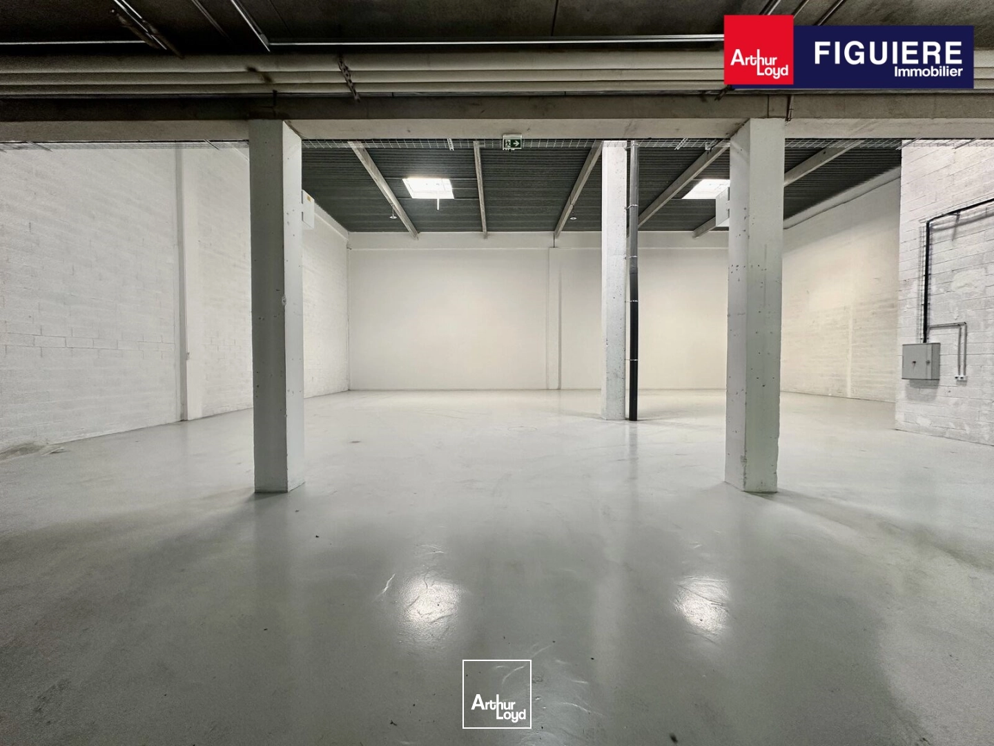 Local d'activités et bureaux à LOUER sur un site sécurisé avec places de parking à VITROLLES