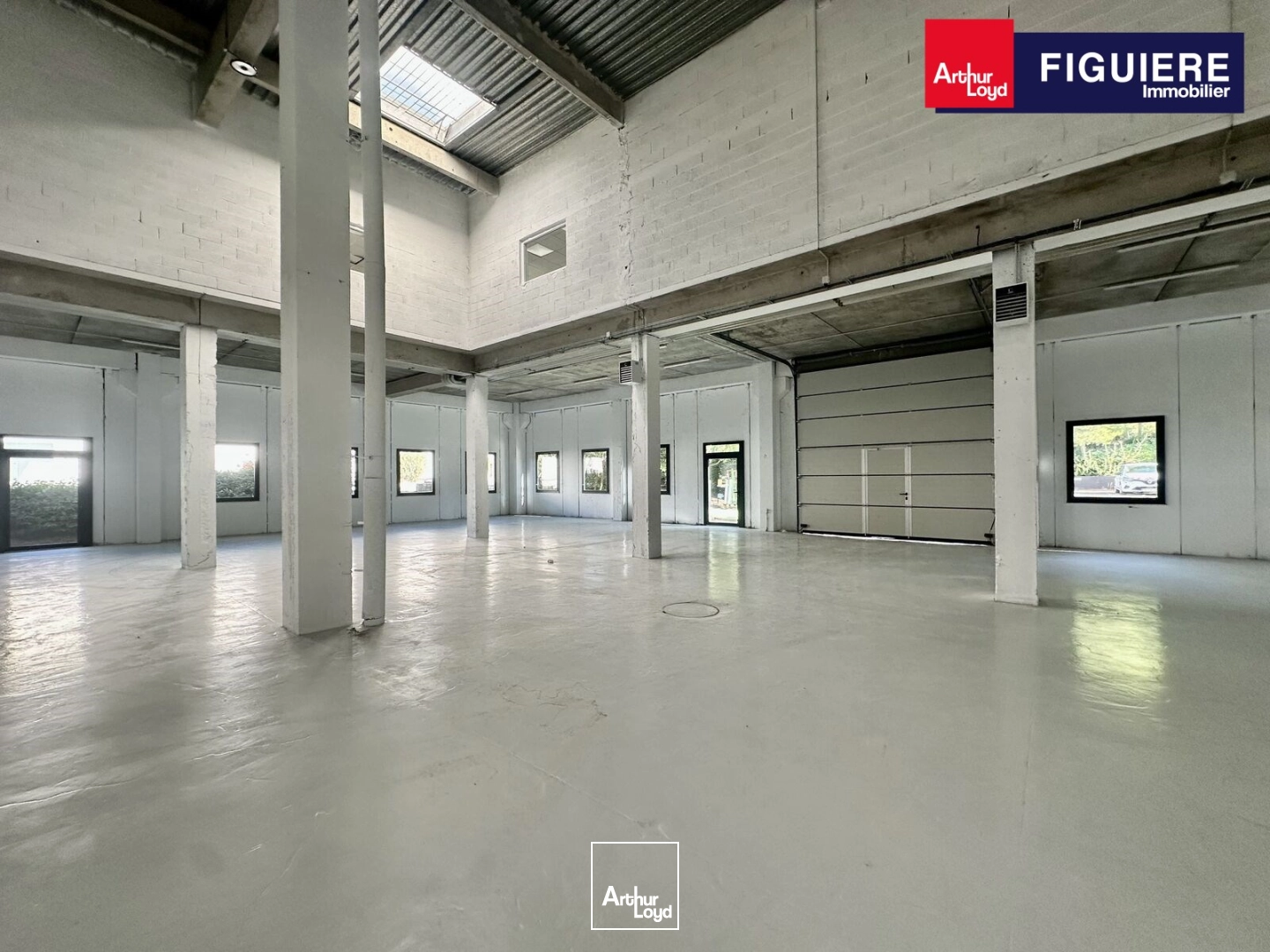 Local d'activités et bureaux à LOUER sur un site sécurisé avec places de parking à VITROLLES