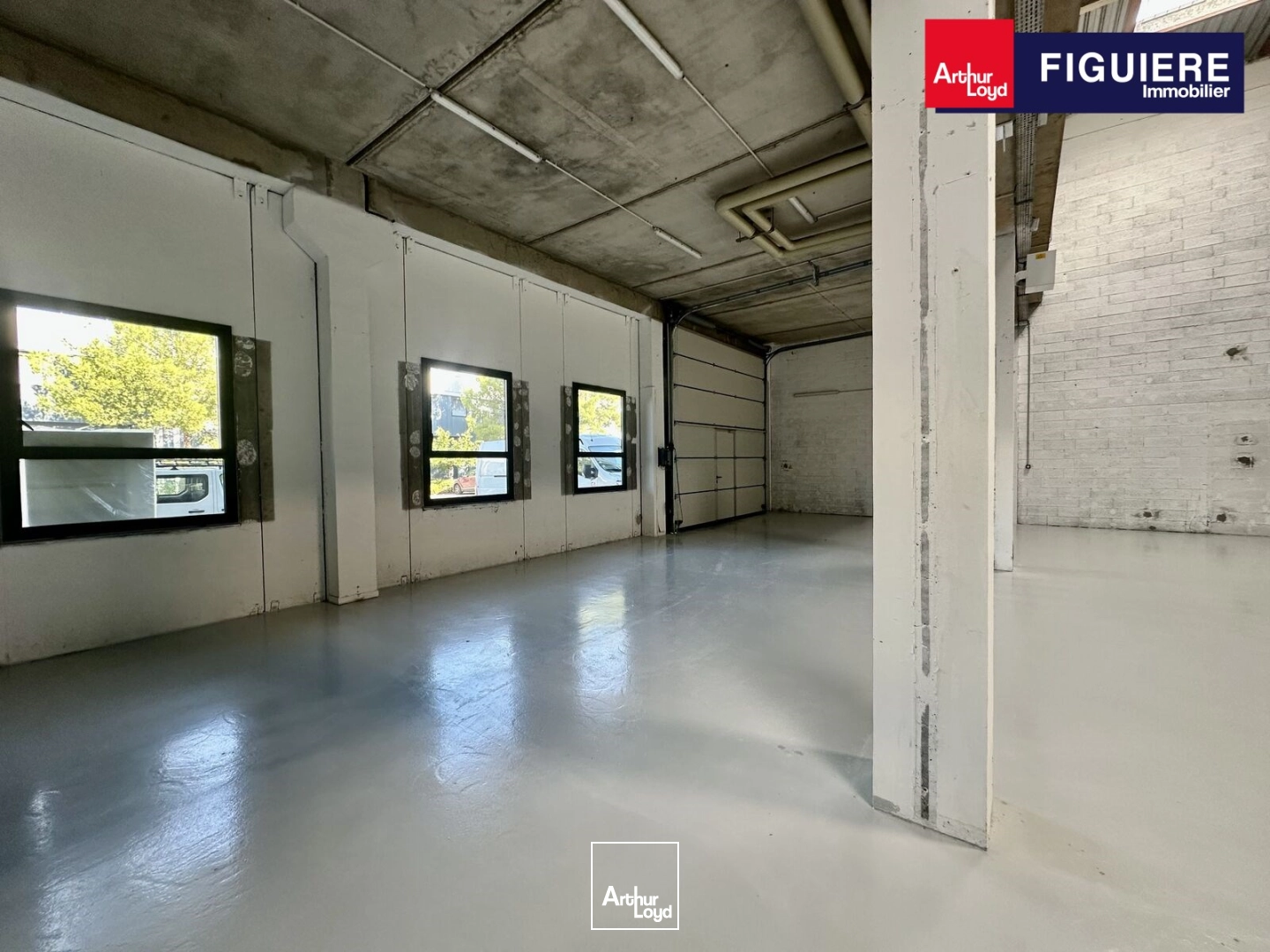 Local d'activités et bureaux à LOUER sur un site sécurisé avec places de parking à VITROLLES