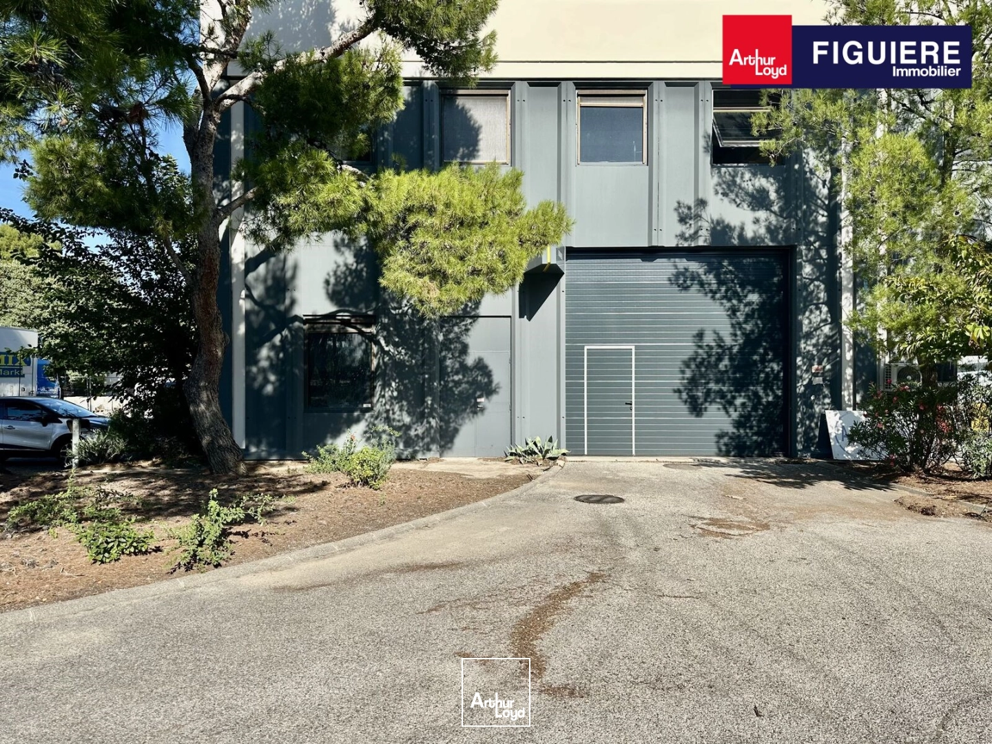 Local d'activités et bureaux à LOUER sur un site sécurisé avec places de parking à VITROLLES