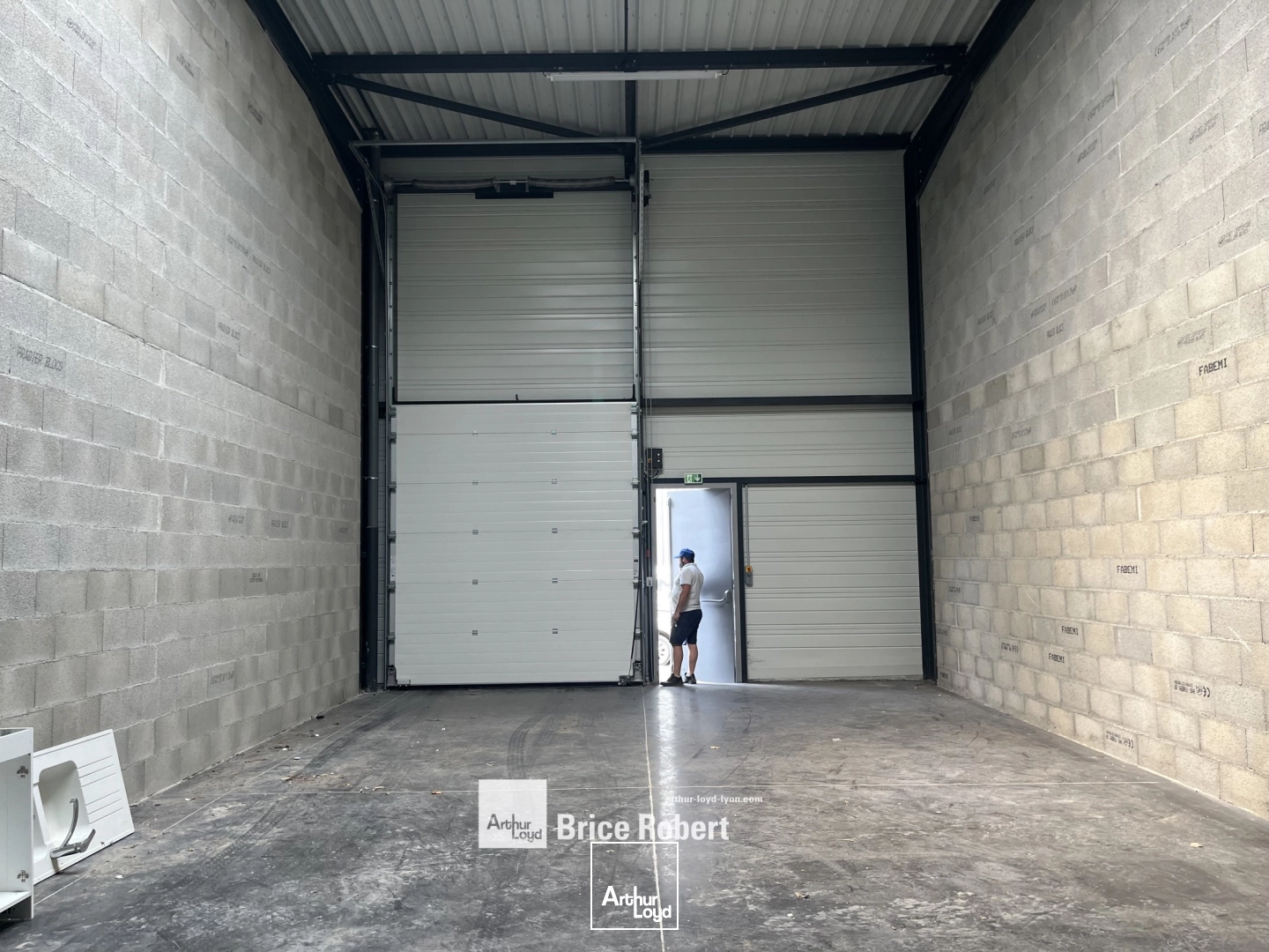 A louer - local d'activités - récent - Vénissieux