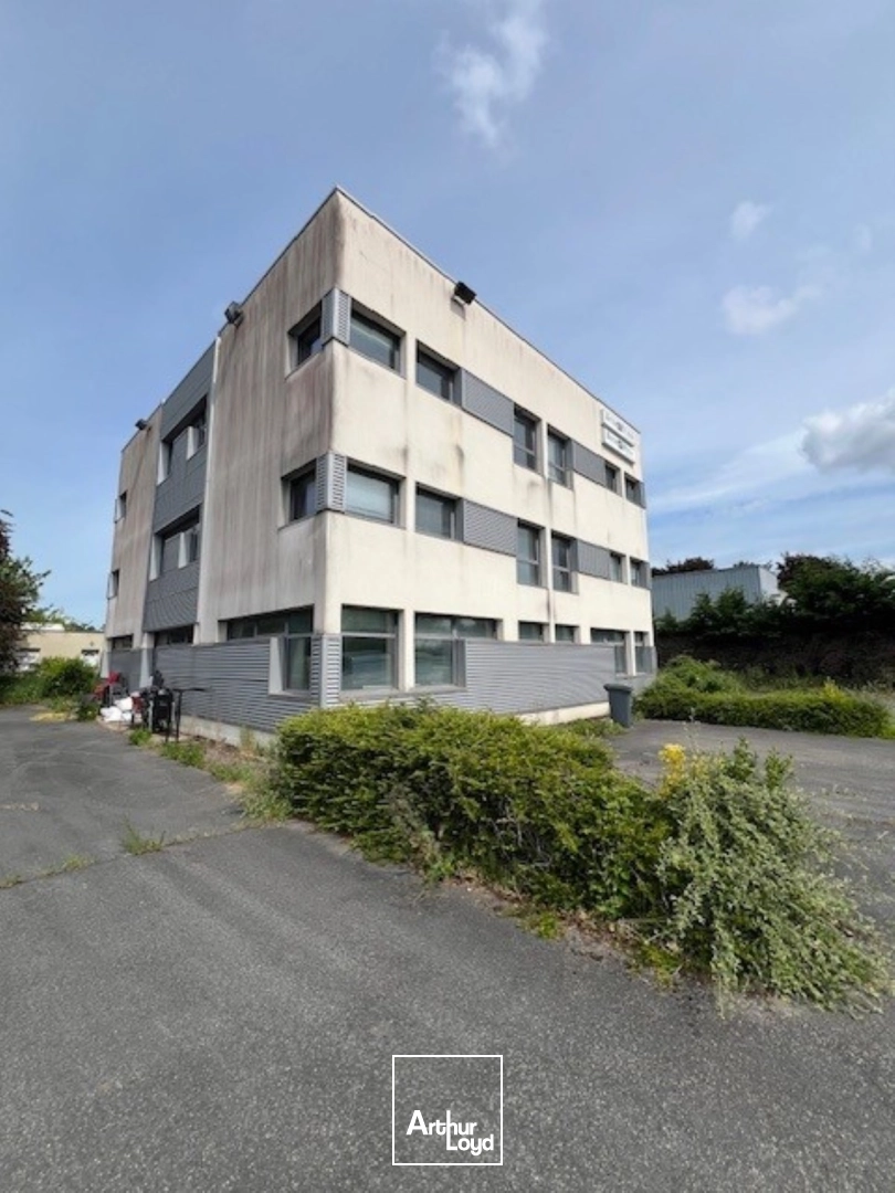 Bureaux à vendre à BUC 78530