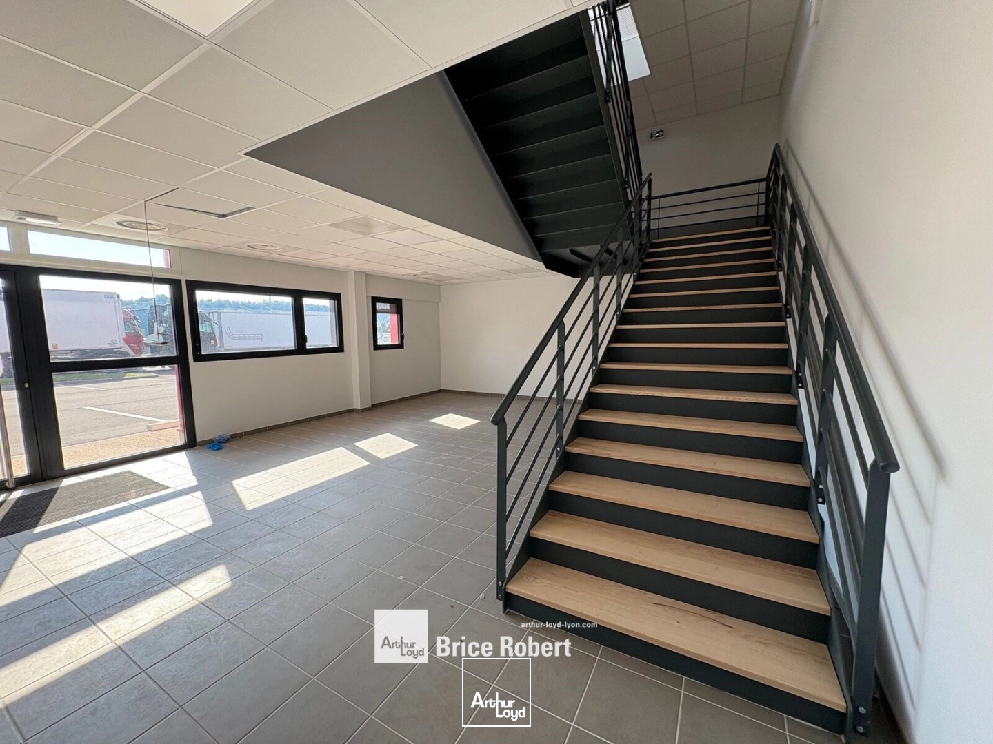 A louer - Local d'activités avec grande hauteur dans un parc sécurisé et dernière génération - Heyrieux