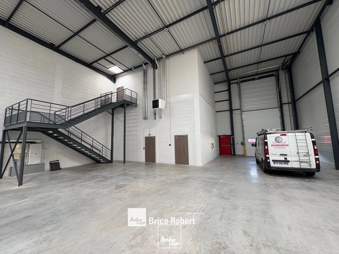 A louer - Local d'activités avec grande hauteur dans un parc sécurisé et dernière génération - Heyrieux