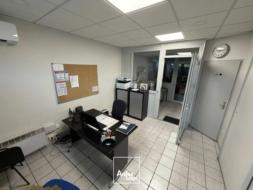 SORTIE D'AUTOROUTE VALENCE SUD, ATELIER ENTREPOT BUREAUX AVEC TERRAIN ATTENANT