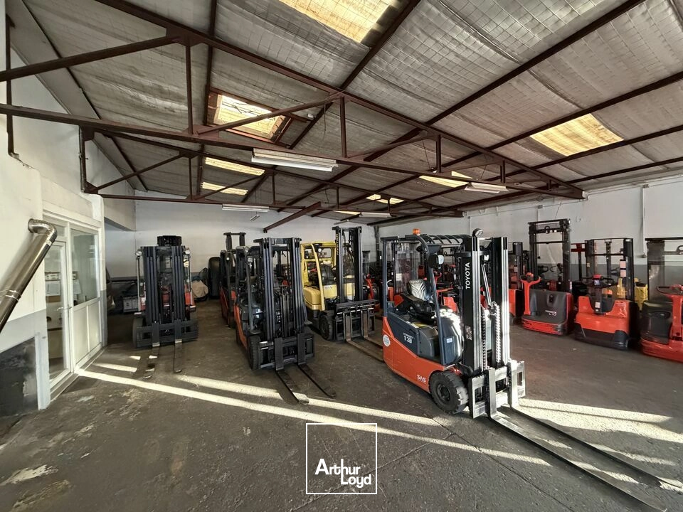 SORTIE D'AUTOROUTE VALENCE SUD, ATELIER ENTREPOT BUREAUX AVEC TERRAIN ATTENANT