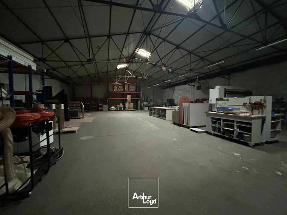 LOCAL D'ACTIVITE - ENTREPOT à VENDRE de 1080 m²