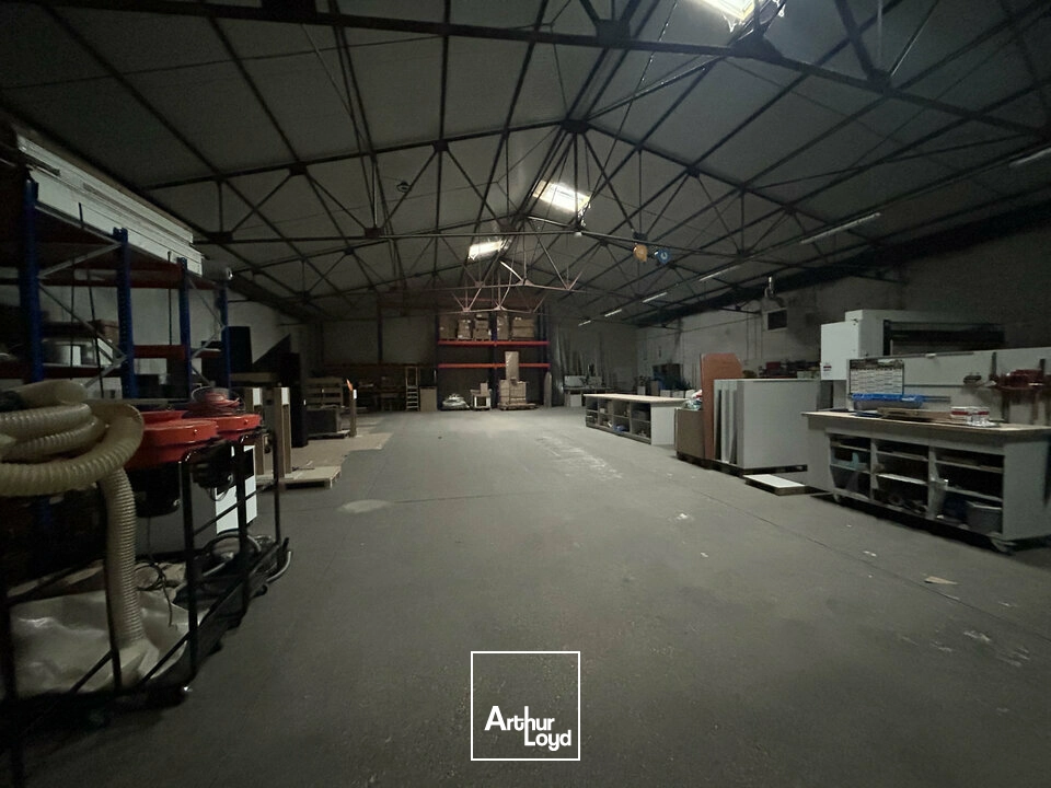 LOCAL D'ACTIVITE - ENTREPOT à VENDRE de 1080 m²
