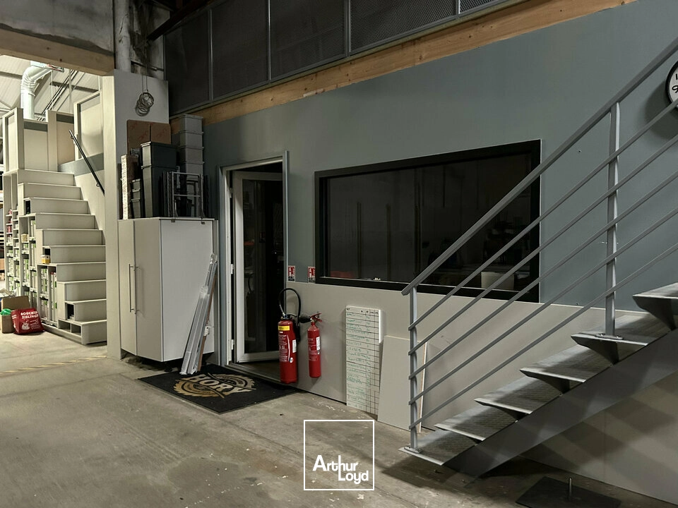 LOCAL D'ACTIVITE - ENTREPOT à VENDRE de 1080 m²