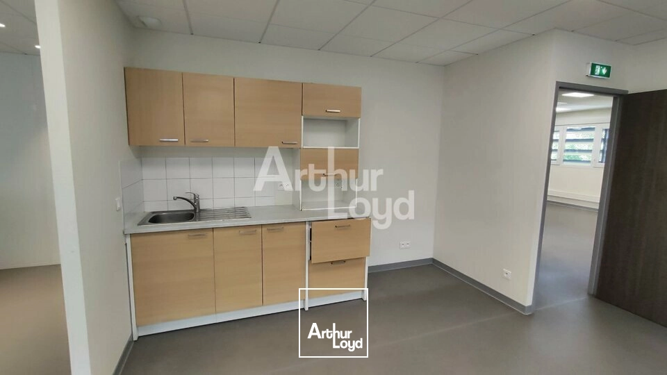 BUREAUX À LOUER 586 m² à Archamps