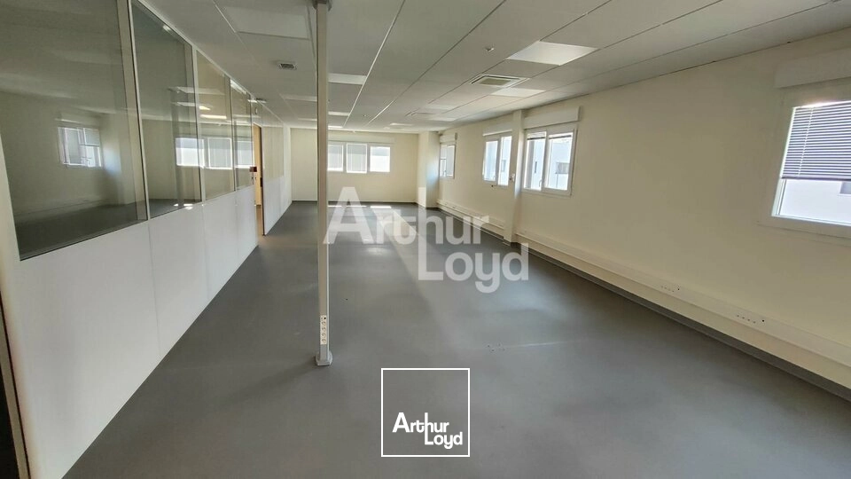 BUREAUX À LOUER 586 m² à Archamps