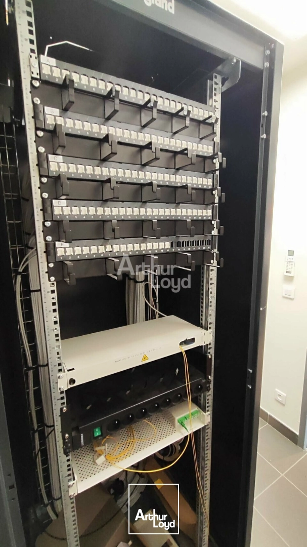 BUREAUX À LOUER 586 m² à Archamps