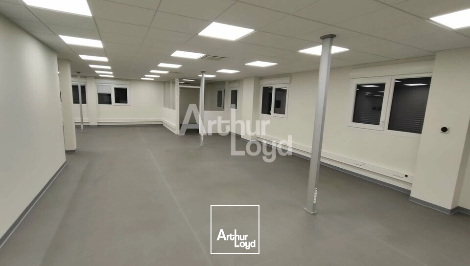 BUREAUX À LOUER 586 m² à Archamps