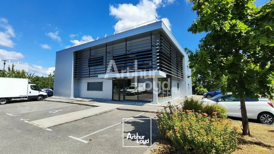 BUREAUX À LOUER 586 m² à Archamps