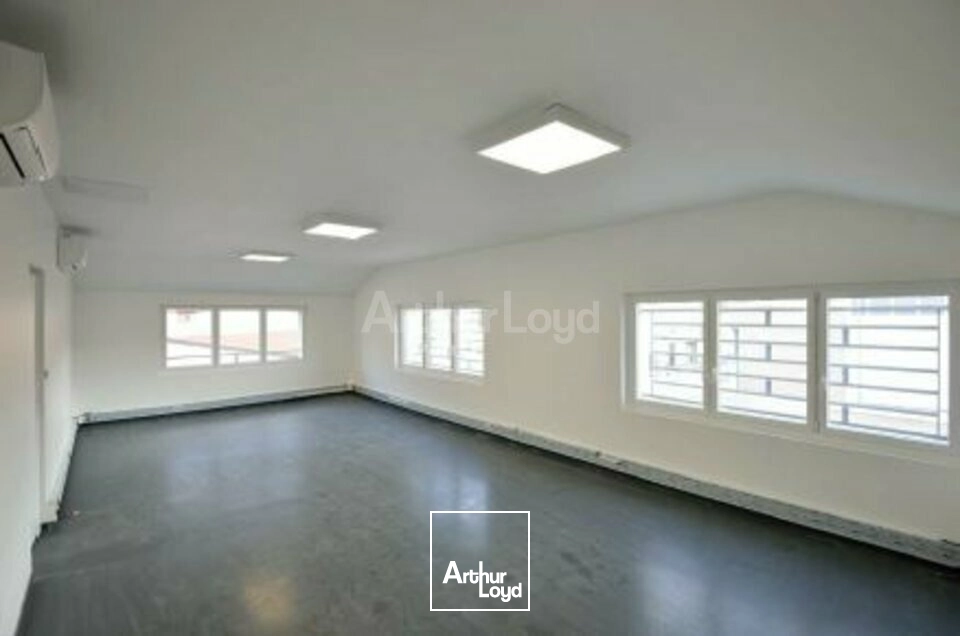 LOCAL D'ACTIVITE - ENTREPOT à LOUER de 288 m²