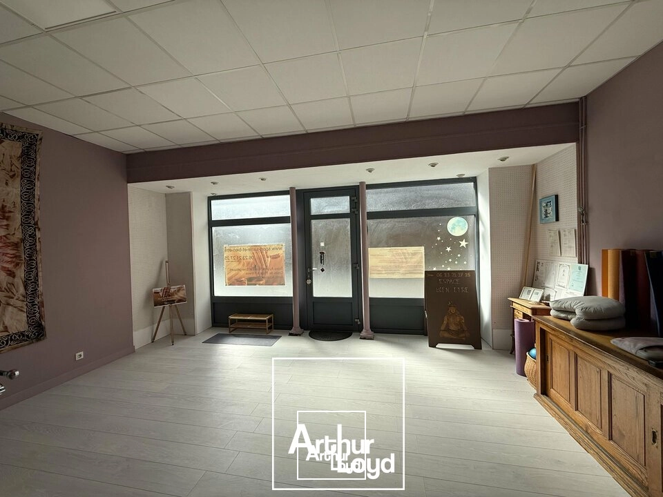 Immeuble de rapport avec local commercial et appartements rénovés