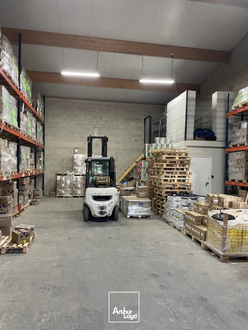 A louer, locaux d'activités CREPY-EN-VALOIS