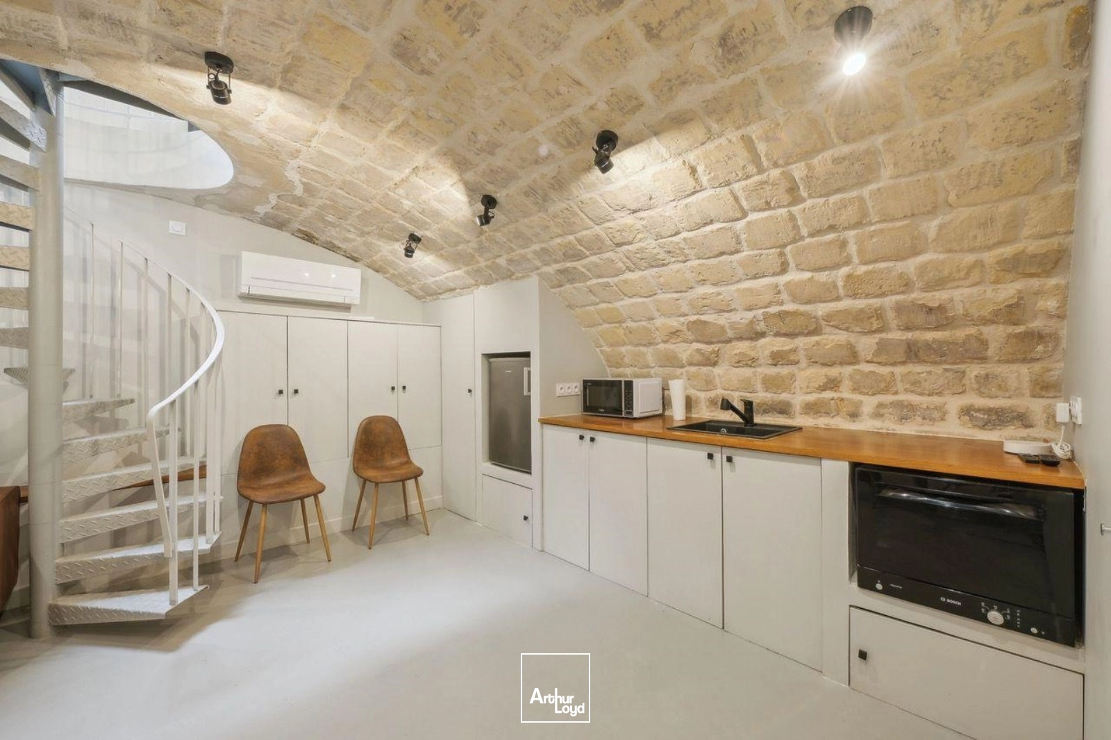 CW Privé à louer à PARIS 75009