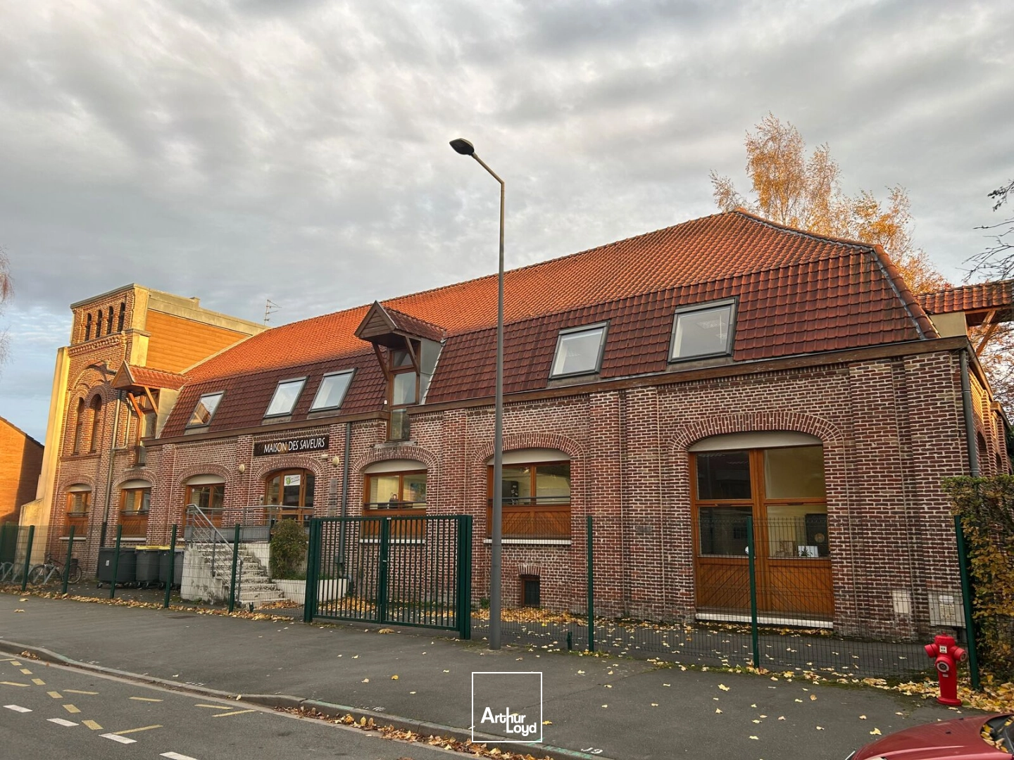 Immeuble de bureaux indépendant à vendre - Visibilité, accessibilité et stationnement aux portes de Lille