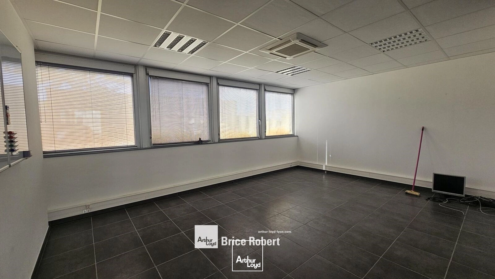 A vendre ou à louer - Bureaux lumineux - Chassieu