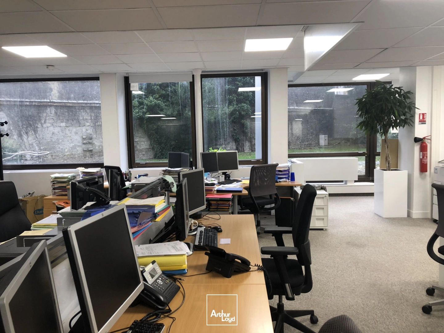 Bureaux à louer au pied du Pont de Saint-Cloud, à 5 minutes de Boulogne