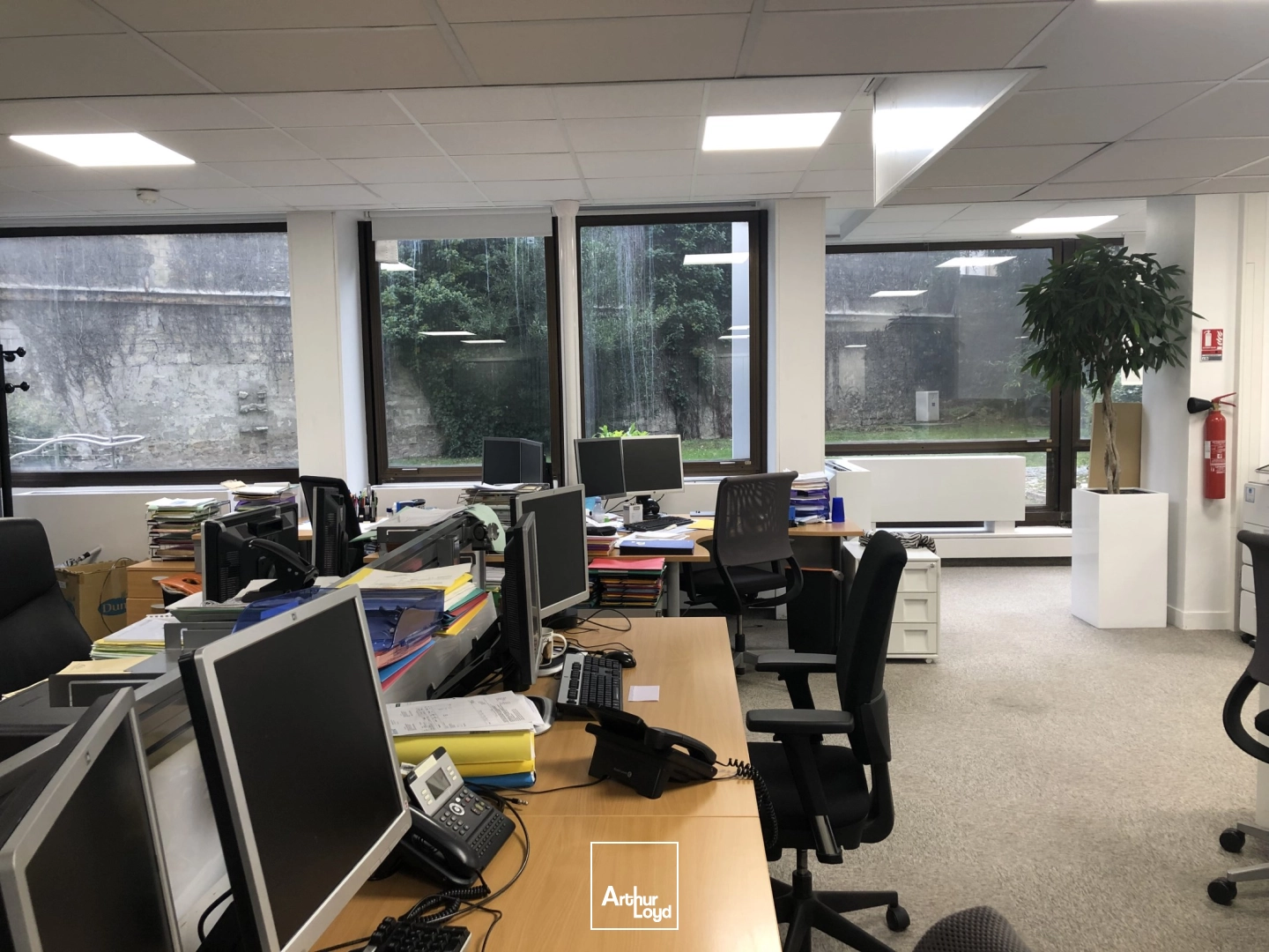 Bureaux à louer au pied du Pont de Saint-Cloud, à 5 minutes de Boulogne