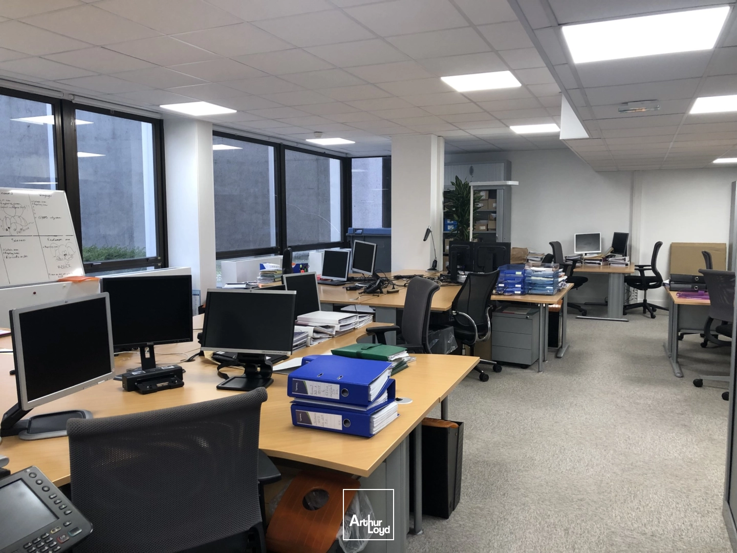 Bureaux à louer au pied du Pont de Saint-Cloud, à 5 minutes de Boulogne