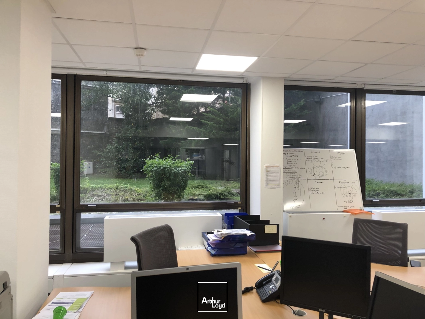 Bureaux à louer au pied du Pont de Saint-Cloud, à 5 minutes de Boulogne