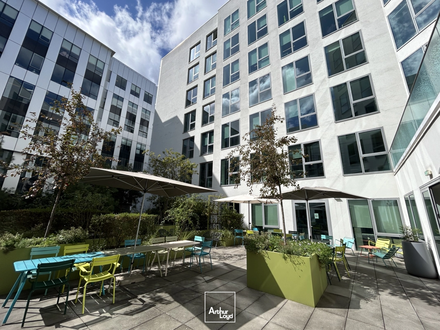 Bureaux très lumineux à louer - Quartier dynamique de Rueil-Malmaison - Accès privilégié aux transports