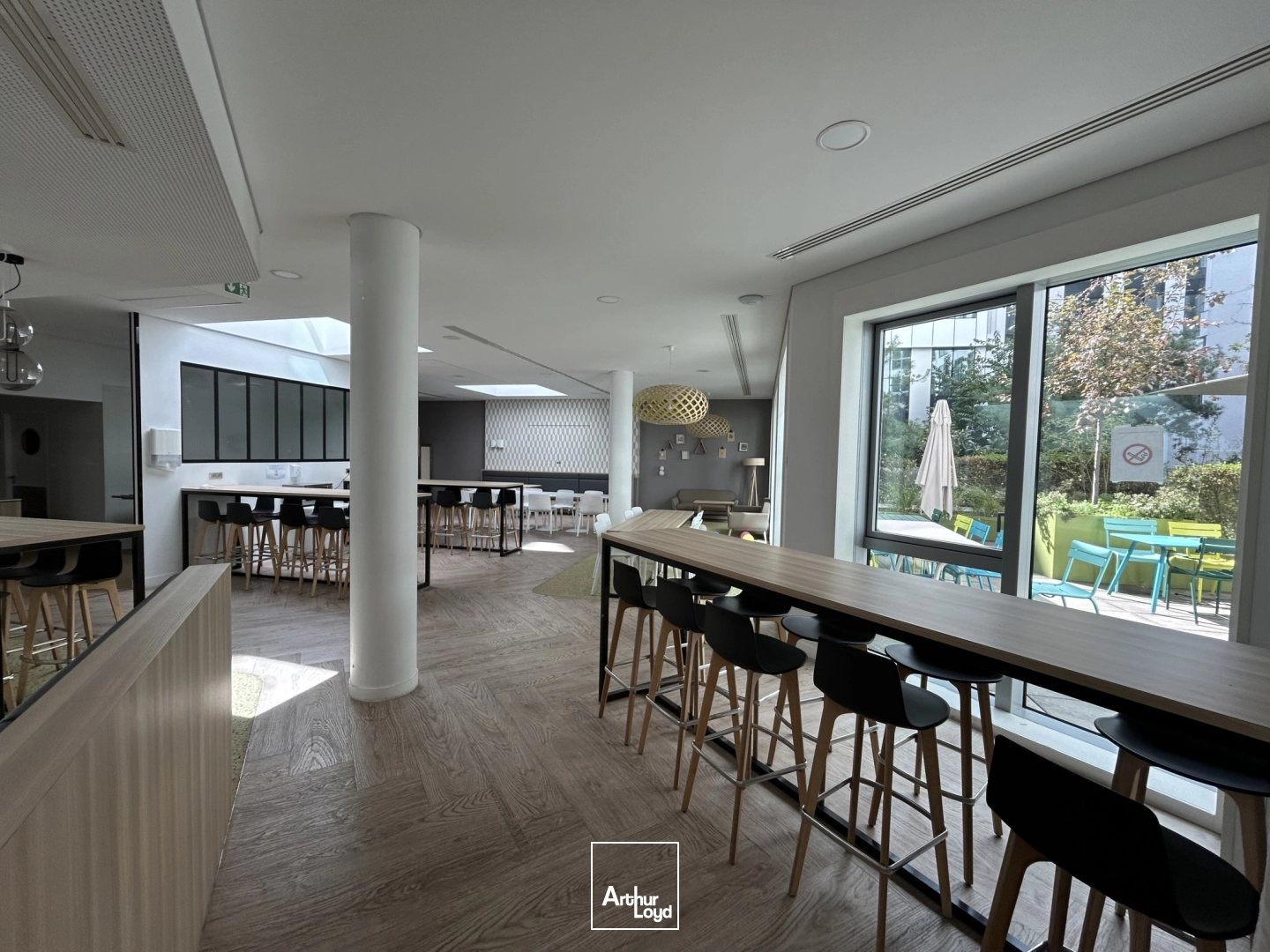 Bureaux très lumineux à louer - Quartier dynamique de Rueil-Malmaison - Accès privilégié aux transports