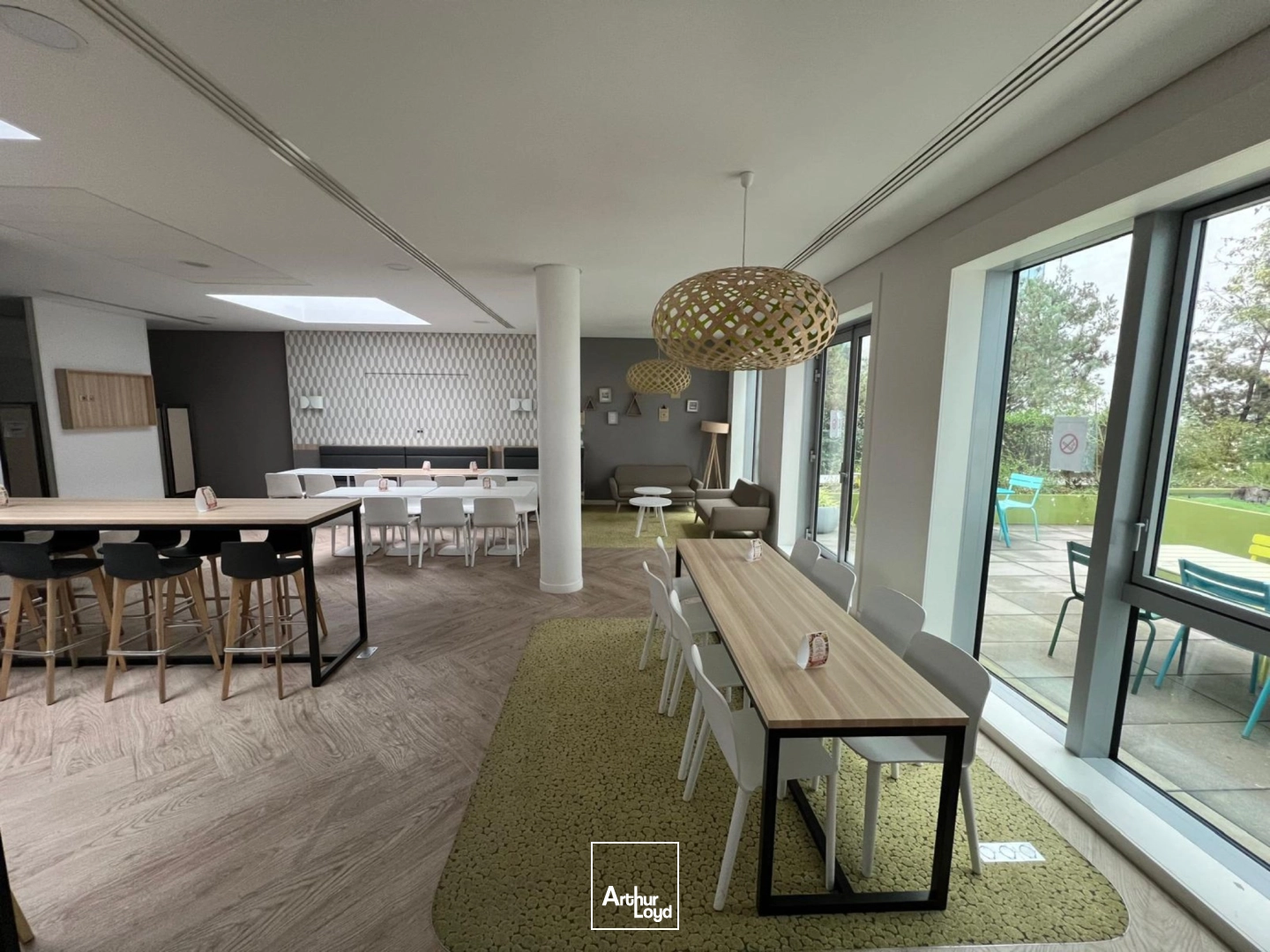 Bureaux très lumineux à louer - Quartier dynamique de Rueil-Malmaison - Accès privilégié aux transports