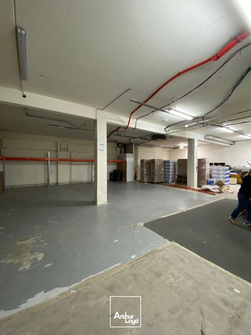 Opportunité d'acquisition de locaux d'activité rapidement accessibles depuis Paris