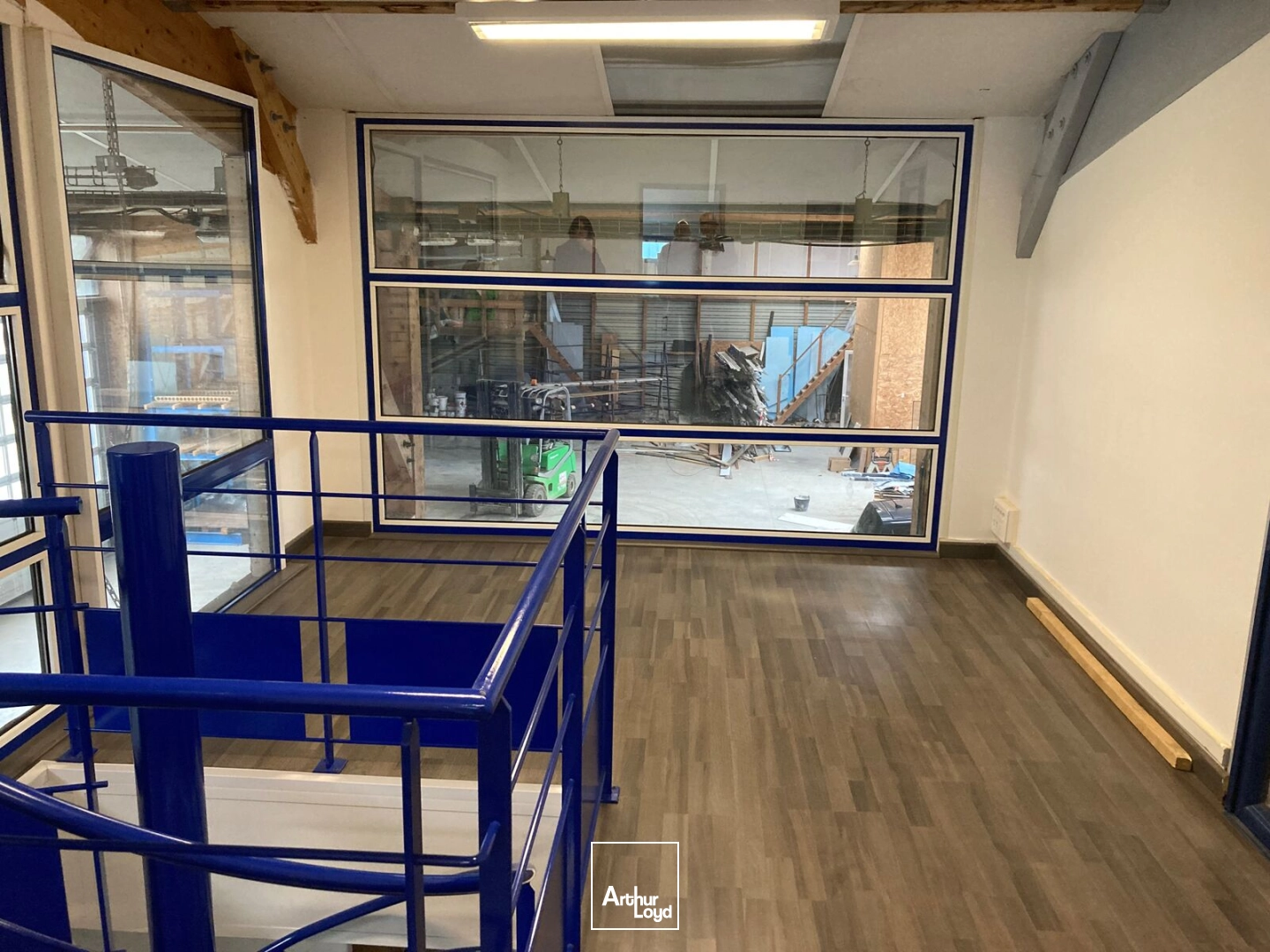 A LOUER - BATIMENT D'ACTIVITE 1185 M² - LANRIVOARE