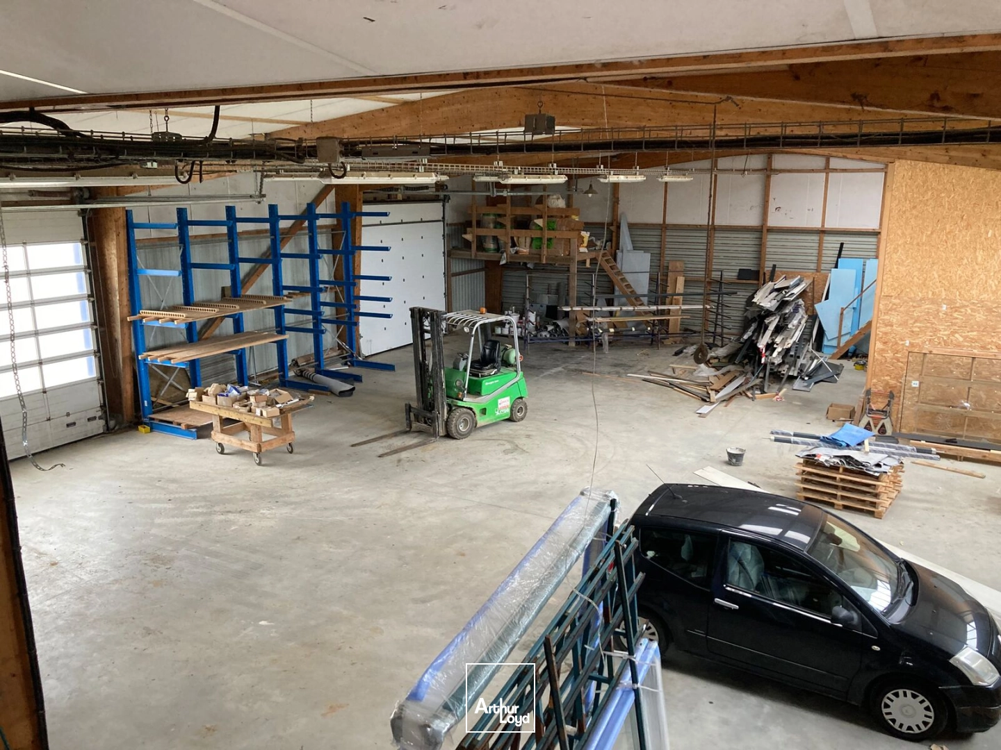 A LOUER - BATIMENT D'ACTIVITE 1185 M² - LANRIVOARE