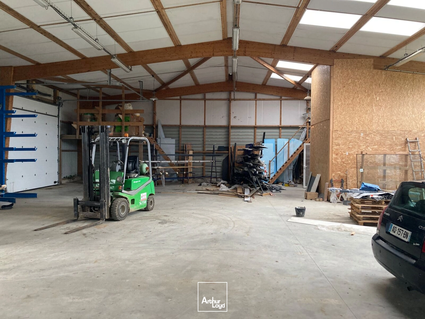 A LOUER - BATIMENT D'ACTIVITE 1185 M² - LANRIVOARE