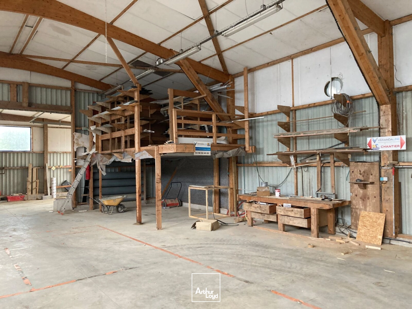 A LOUER - BATIMENT D'ACTIVITE 1185 M² - LANRIVOARE